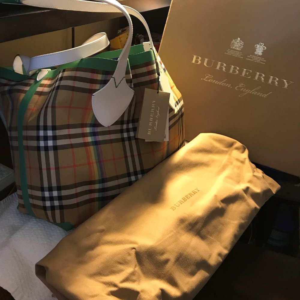 Burberry handbag - Picture 2 of 2